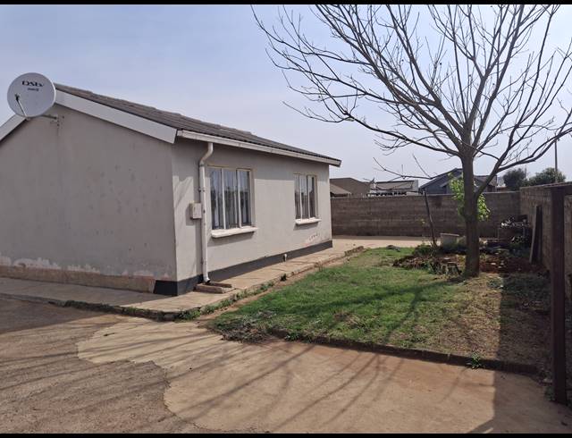 2 BEDROOM FREEHOLD FOR SALE IN VILLA LIZA
